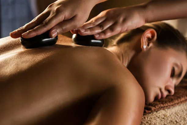 Hot Stone Massage in Pondicherry – Benefits for Muscle Pain & Relaxation